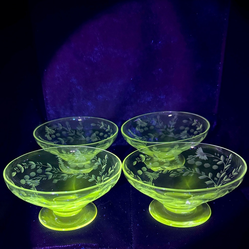Vintage Princess House Heritage Manganese Glass Dessert / Sherbet Bowls Set of 4